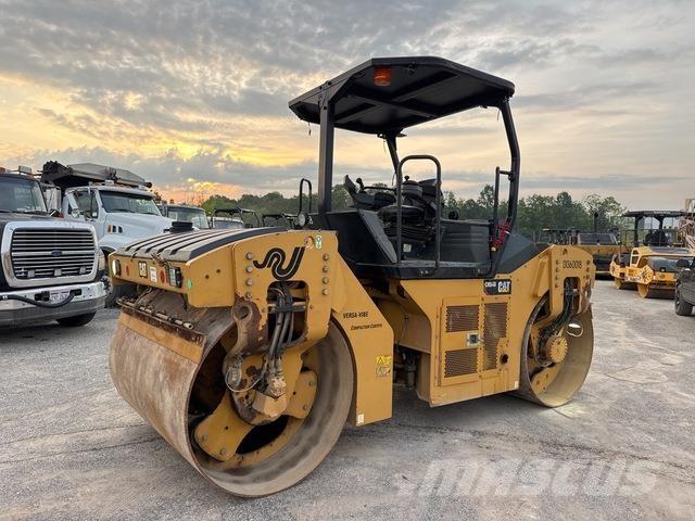 CAT CB54B Катки тротуарные