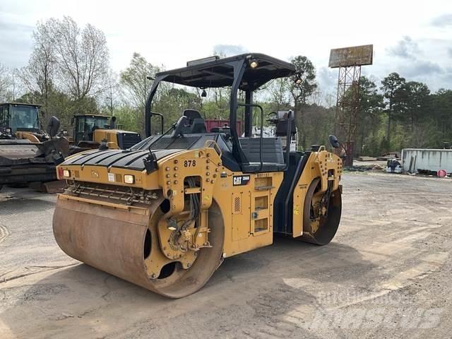 CAT CB66B Катки тротуарные