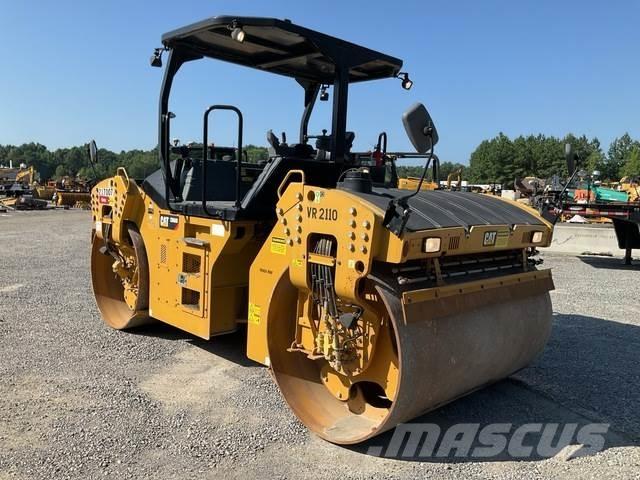 CAT CB66B Катки тротуарные