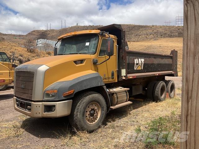 CAT CT660S Грузовики-Самосвалы