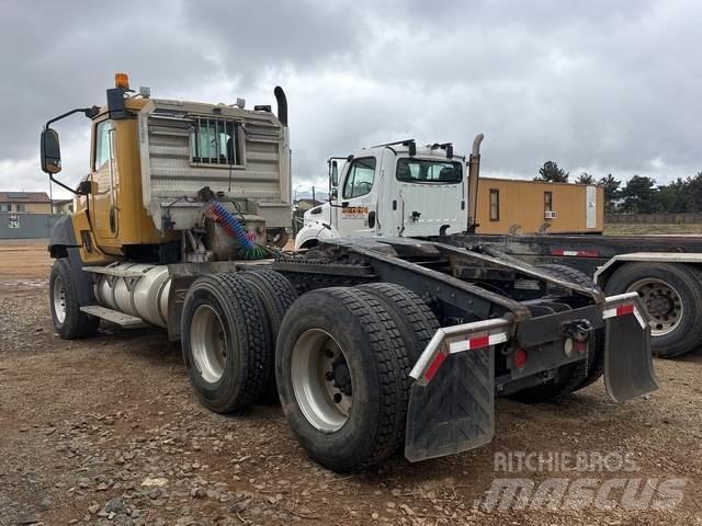 CAT CT660S Седельные тягачи