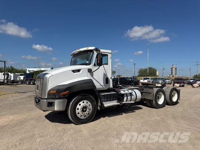 CAT CT660S Седельные тягачи