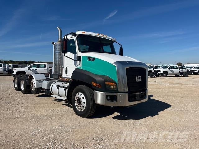 CAT CT660S Седельные тягачи