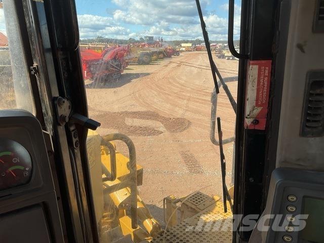 CAT D10T Гусеничные бульдозеры