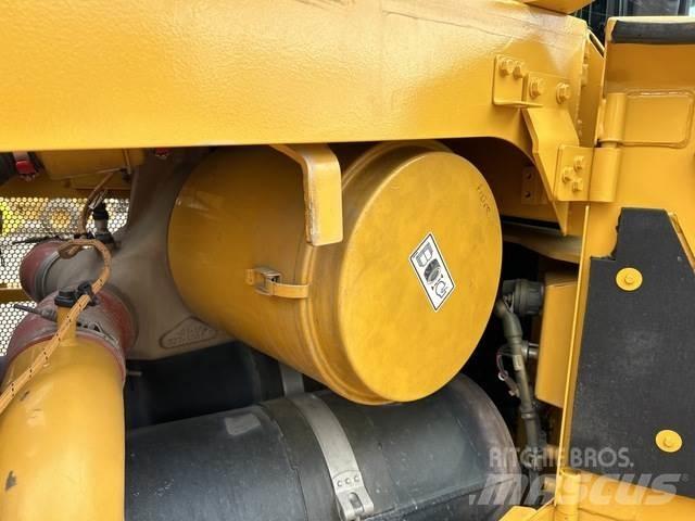 CAT D10T2 Гусеничные бульдозеры