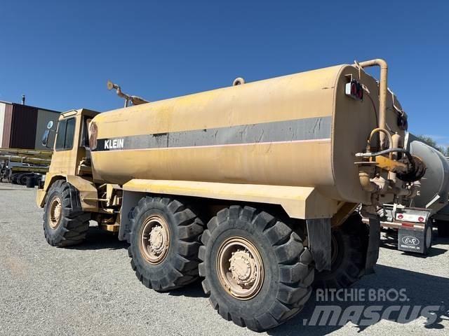 CAT D250 Поливочные машины