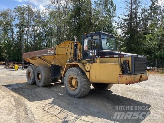 CAT D250E Шарнирно-сочленённые самосвалы