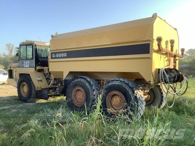 CAT D300E Поливочные машины