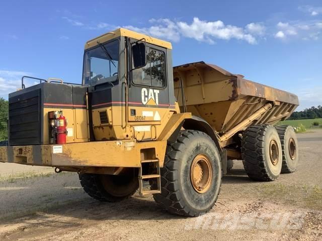 CAT D400E Шарнирно-сочленённые самосвалы