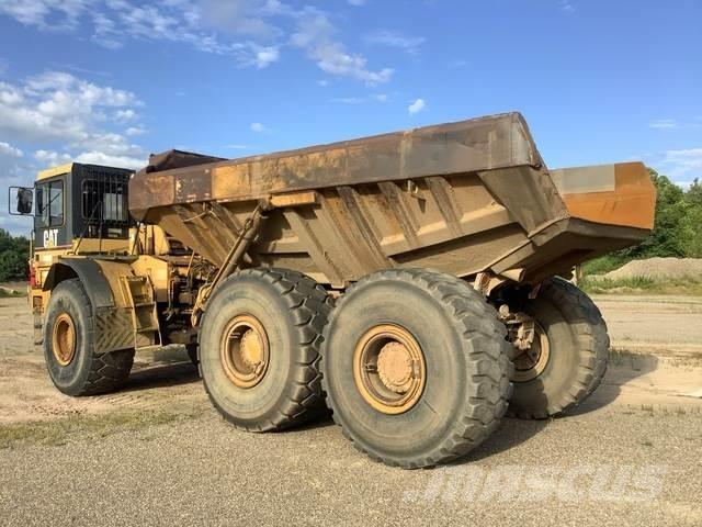 CAT D400E Шарнирно-сочленённые самосвалы