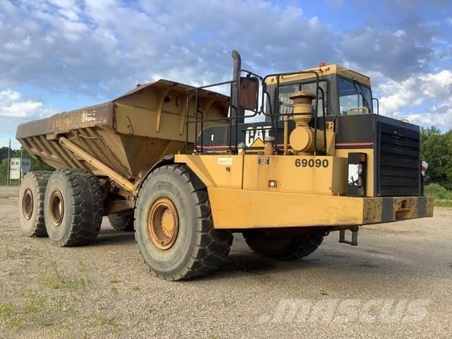 CAT D400E Шарнирно-сочленённые самосвалы