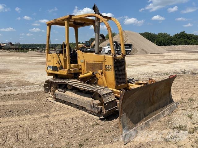 CAT D4C Гусеничные бульдозеры