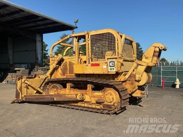 CAT D7 Гусеничные бульдозеры