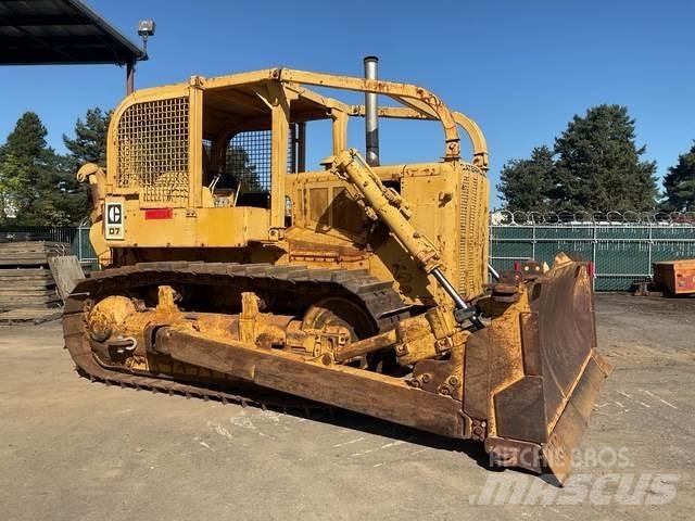 CAT D7 Гусеничные бульдозеры