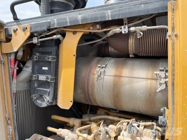 CAT D8T Гусеничные бульдозеры