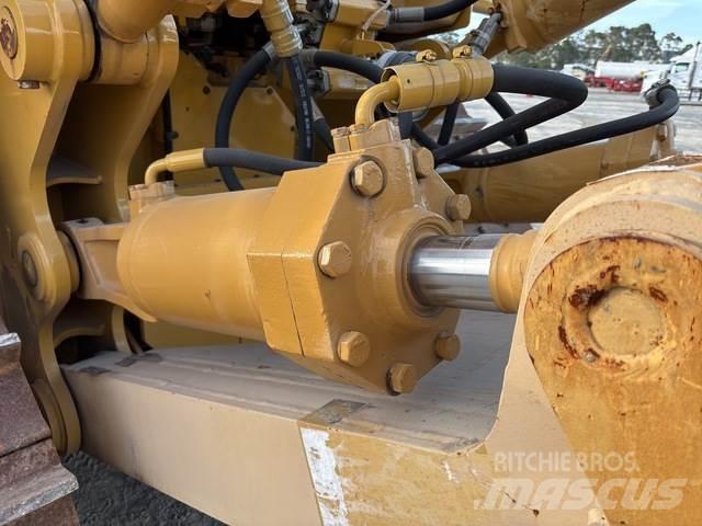 CAT D8T Гусеничные бульдозеры