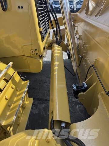 CAT D8T Гусеничные бульдозеры