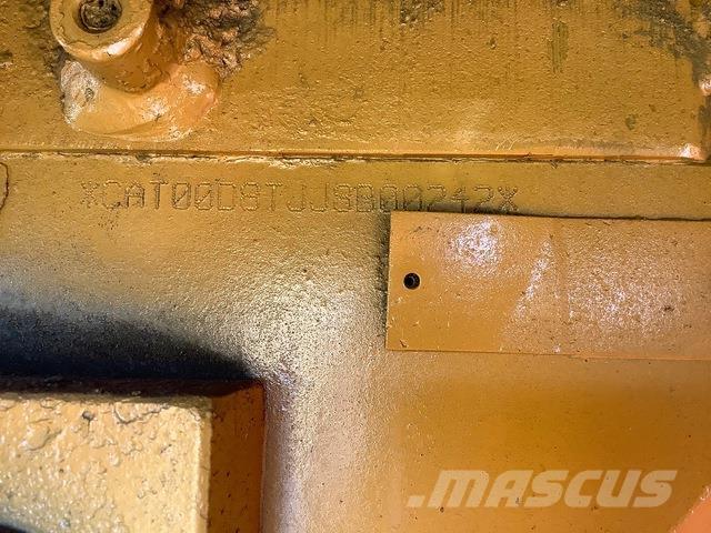 CAT D8T Гусеничные бульдозеры