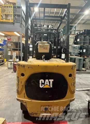 CAT E8000 Электропогрузчики