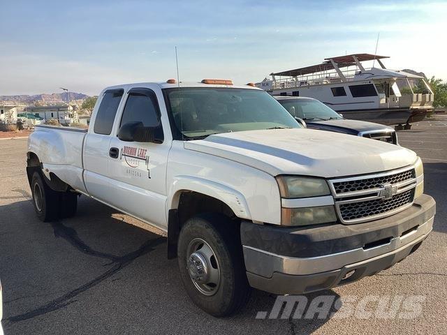 Chevrolet 3500 Бортовые фургоны