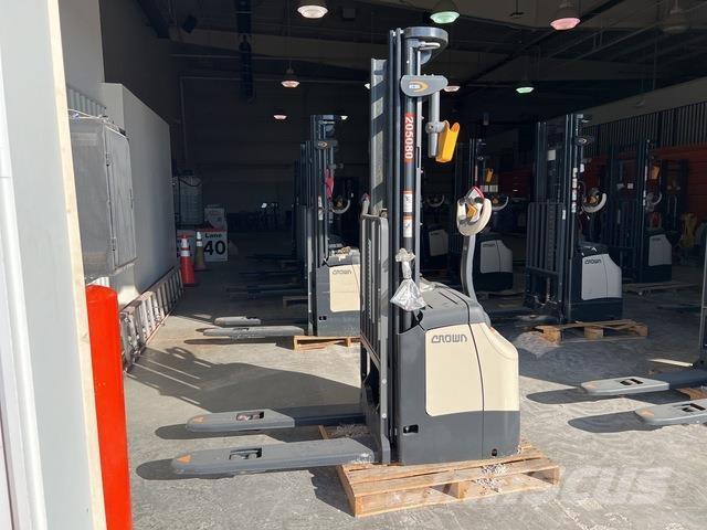 Crown ES 4000 Самоходные электроштабелёры