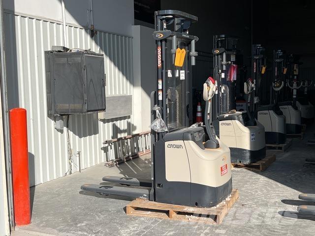 Crown ES 4000 Самоходные электроштабелёры