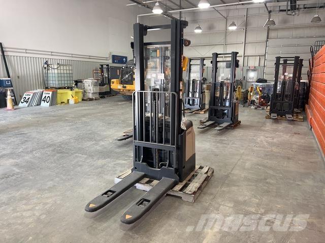 Crown ES 4000 Самоходные электроштабелёры