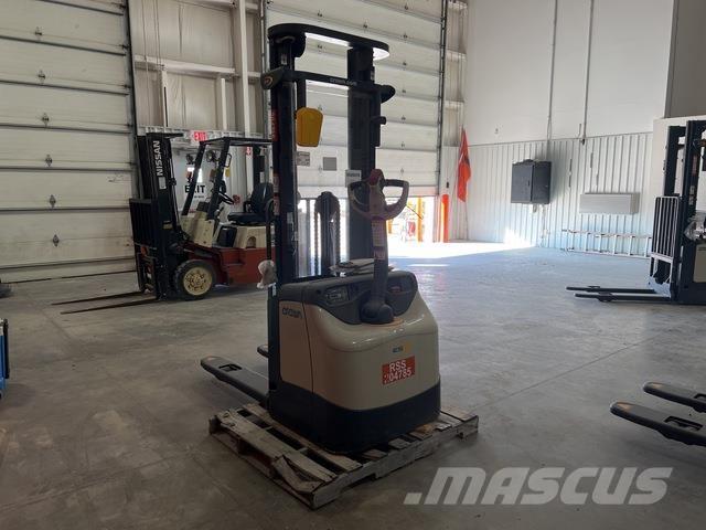 Crown ES 4000 Самоходные электроштабелёры