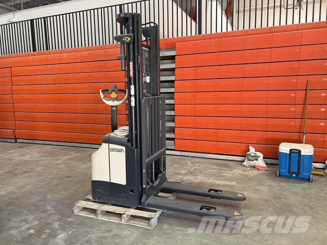 Crown ES 4000 Самоходные электроштабелёры