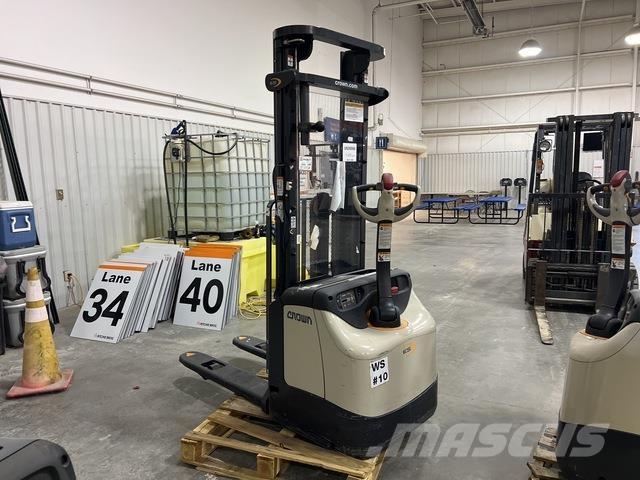 Crown ES 4000 Самоходные электроштабелёры