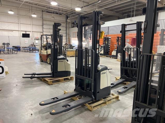 Crown ES 4000 Самоходные электроштабелёры