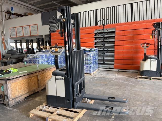 Crown ES 4000 Самоходные электроштабелёры