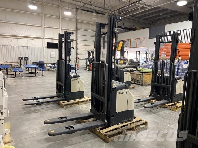 Crown ES 4000 Самоходные электроштабелёры