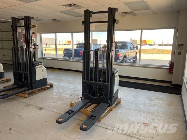 Crown ES 4000 Самоходные электроштабелёры