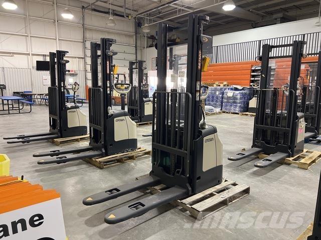 Crown ES 4000 Самоходные электроштабелёры