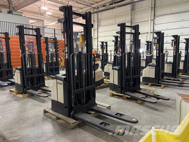 Crown ES 4000 Самоходные электроштабелёры