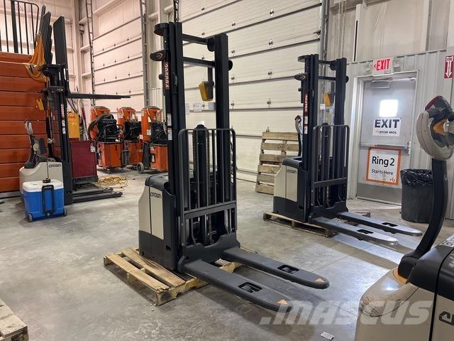 Crown ES 4000 Самоходные электроштабелёры