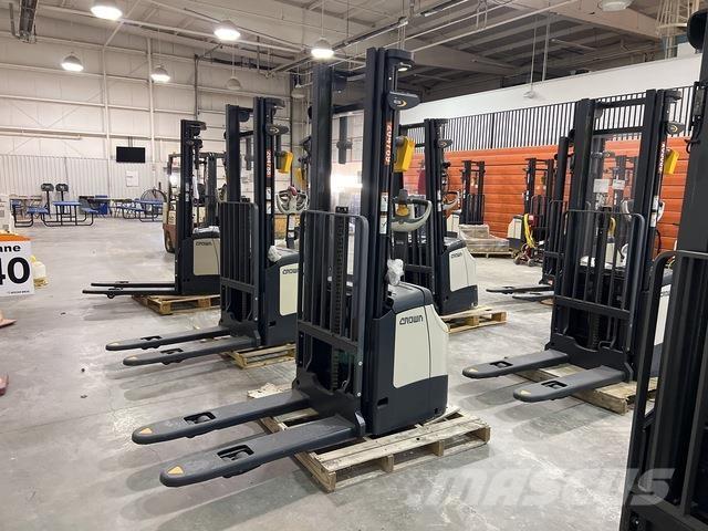 Crown ES 4000 Самоходные электроштабелёры