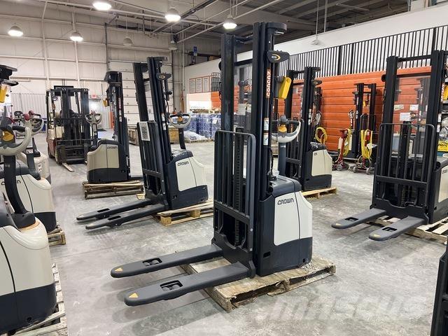 Crown ES 4000 Самоходные электроштабелёры