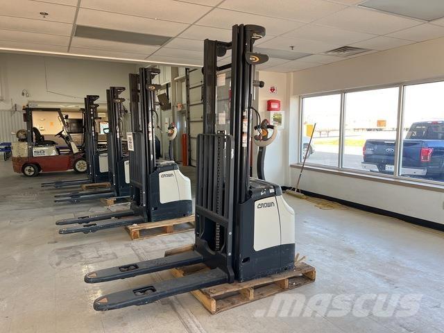 Crown ES 4000 Самоходные электроштабелёры