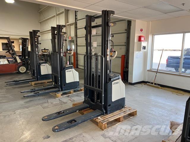 Crown ES 4000 Самоходные электроштабелёры