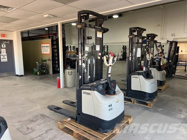 Crown ES 4000 Самоходные электроштабелёры