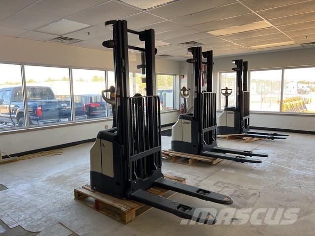 Crown ES 4000 Самоходные электроштабелёры