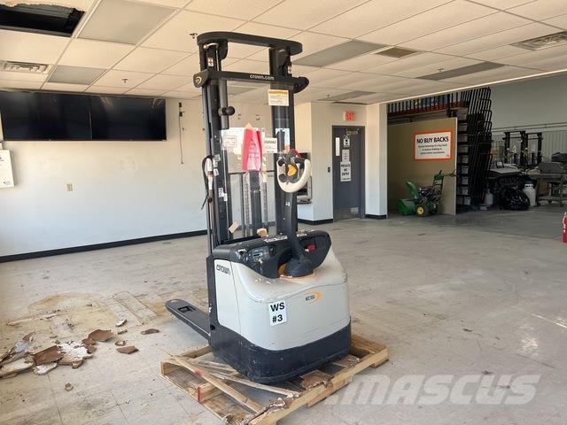 Crown ES 4000 Самоходные электроштабелёры