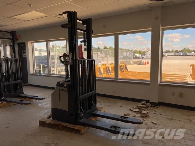 Crown ES 4000 Самоходные электроштабелёры