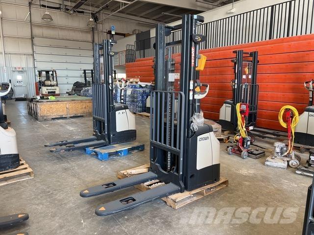 Crown ES 4000 Самоходные электроштабелёры