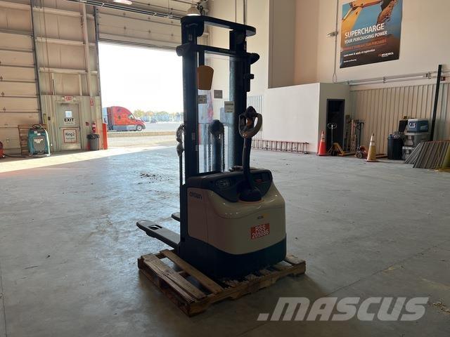 Crown ES 4000 Самоходные электроштабелёры