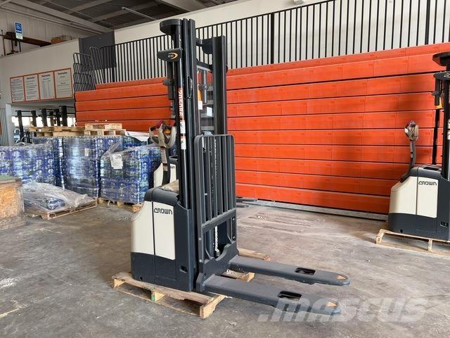 Crown ES 4000 Самоходные электроштабелёры