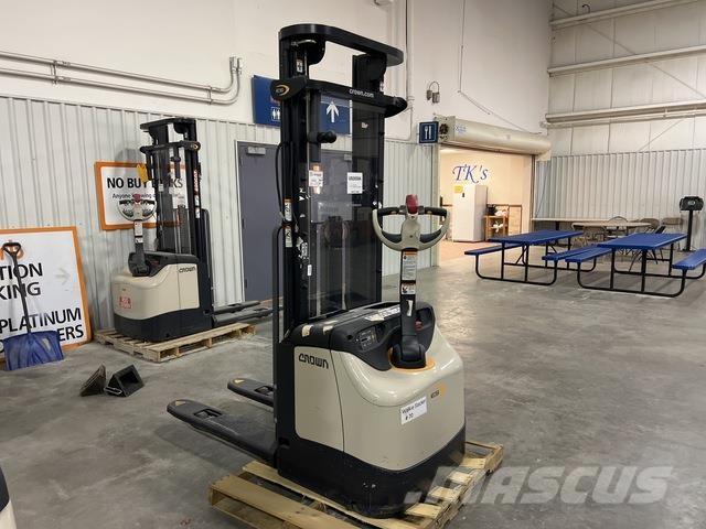 Crown ES 4000 Самоходные электроштабелёры