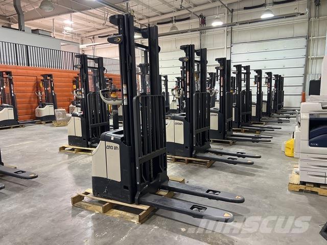 Crown ES 4000 Самоходные электроштабелёры